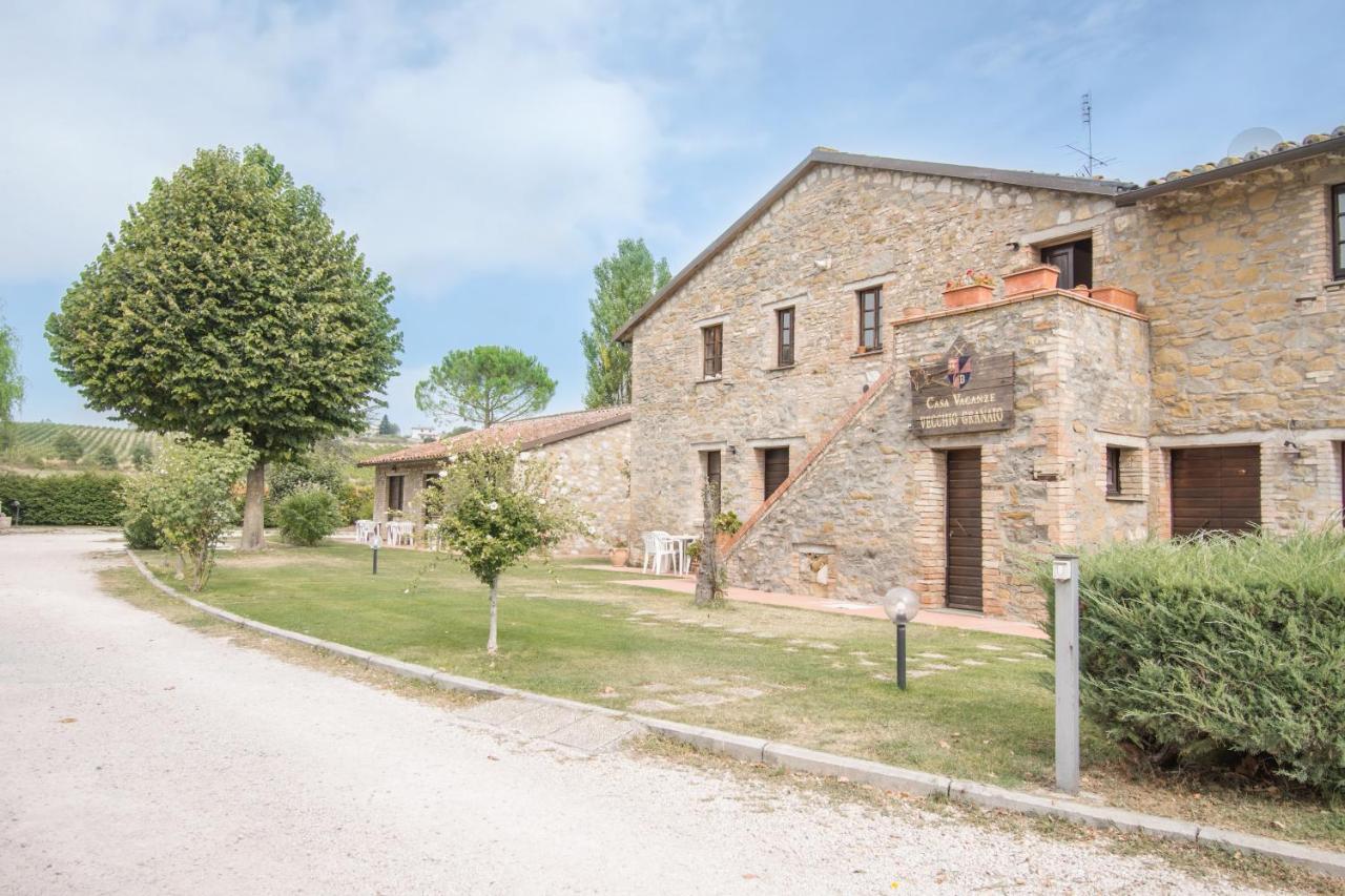 Casa Vacanze Vecchio Granaio Magione Luaran gambar